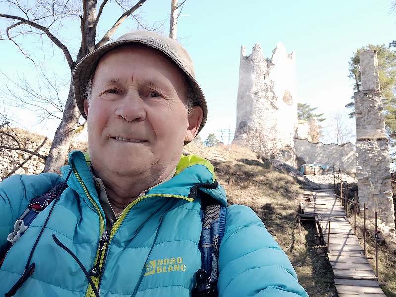 9.jpg - Števo Hudák na Blatnickom hrade 615m.